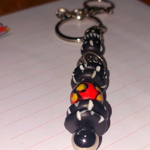 Keychain Carved Bone Beads Black and White .Handcrafted. - Picture 3 of 6